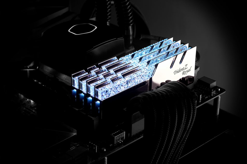 RAM G.SKILL TridentZ Royal RGB 2x8GB DDR4 3000MHz - F4-3000C16D-16GTRS